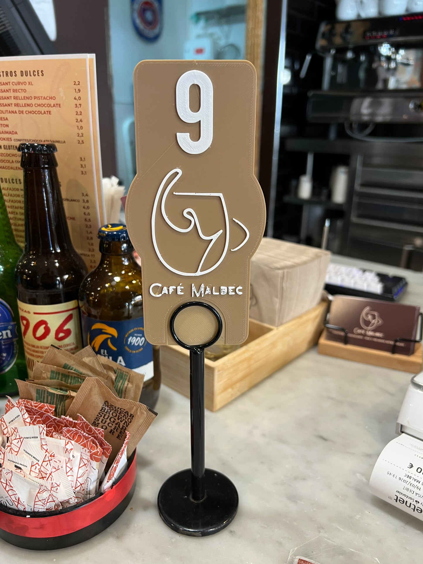 Etiqueta Marcamesa numero y logo